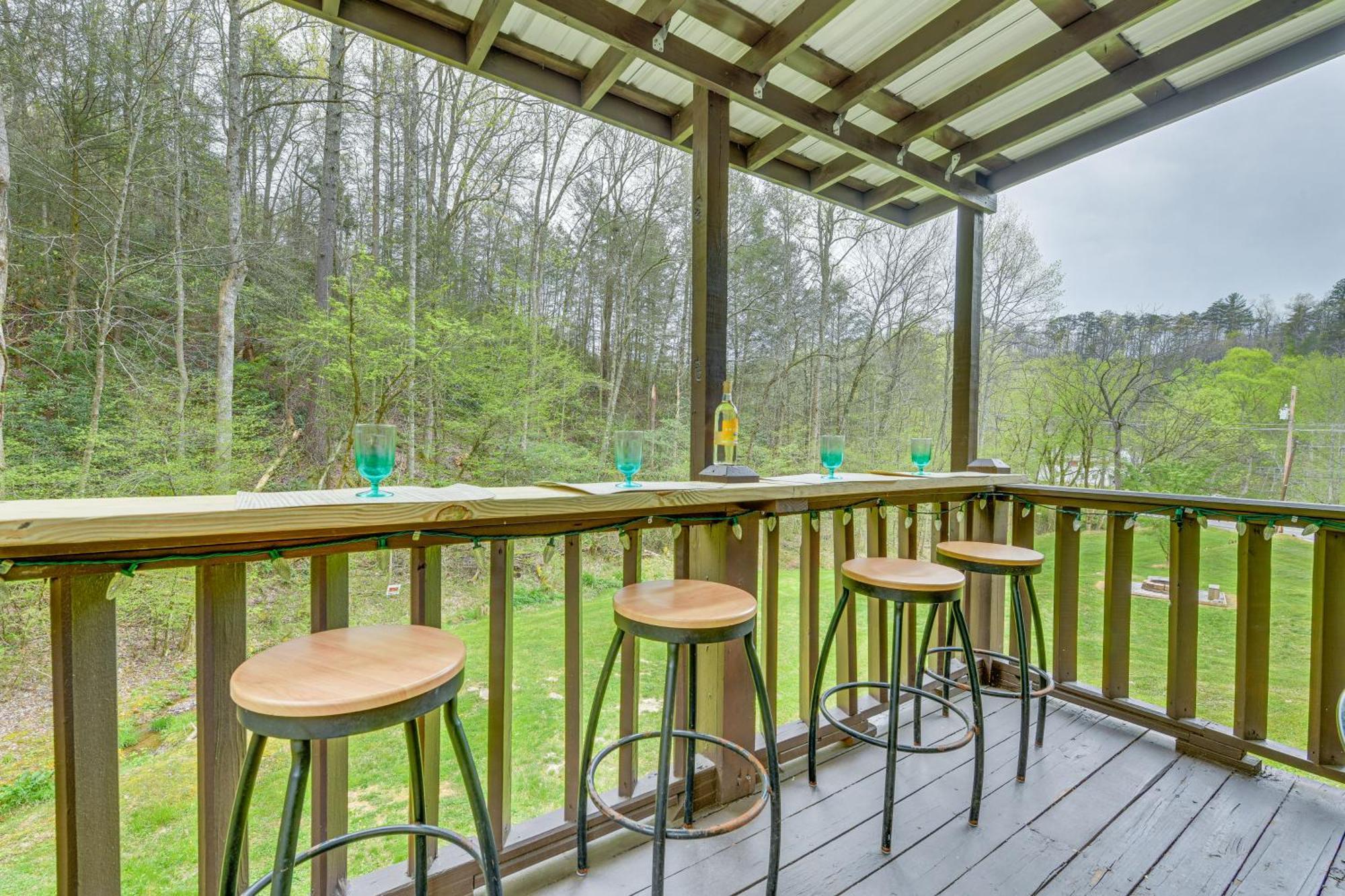 Smoky Mountain Cozy Cove Cabin Deck And Fire Pit! Cosby المظهر الخارجي الصورة