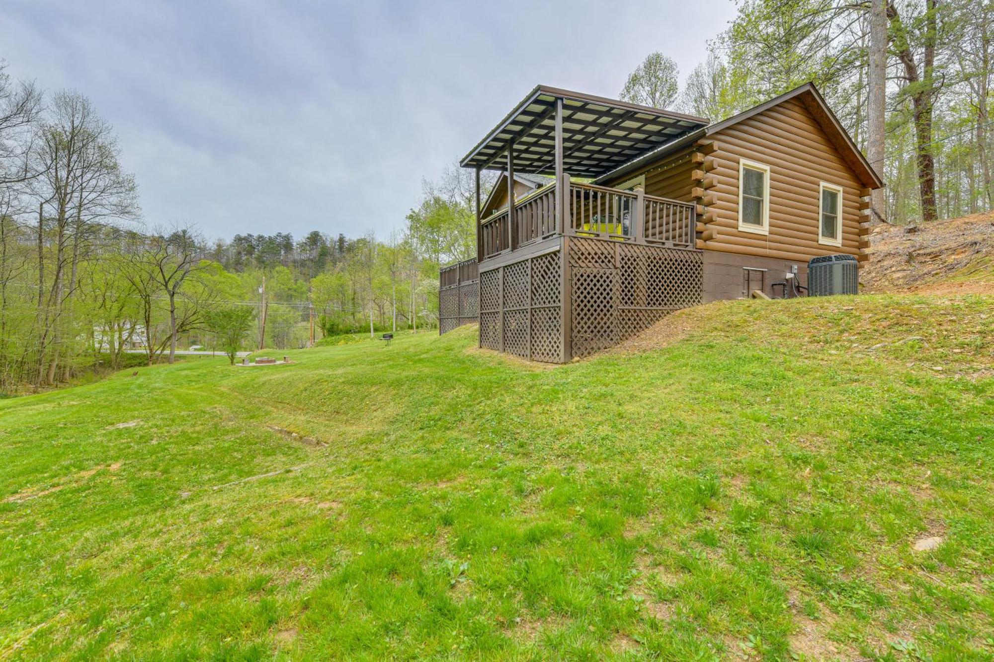 Smoky Mountain Cozy Cove Cabin Deck And Fire Pit! Cosby المظهر الخارجي الصورة